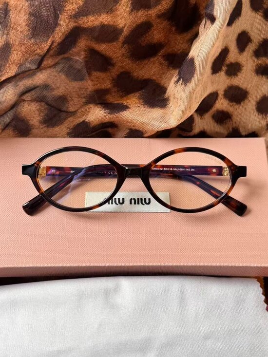 Chic Tortoiseshell Oval Eyeglasses | Model SMU04Z 50-18-140 | Classic Retro Fram